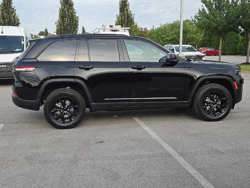 new 2025 Jeep Grand Cherokee car, priced at $41,197