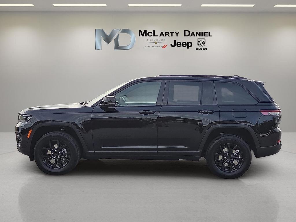 new 2025 Jeep Grand Cherokee car, priced at $41,669