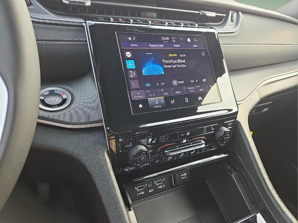 new 2025 Jeep Grand Cherokee car, priced at $41,669