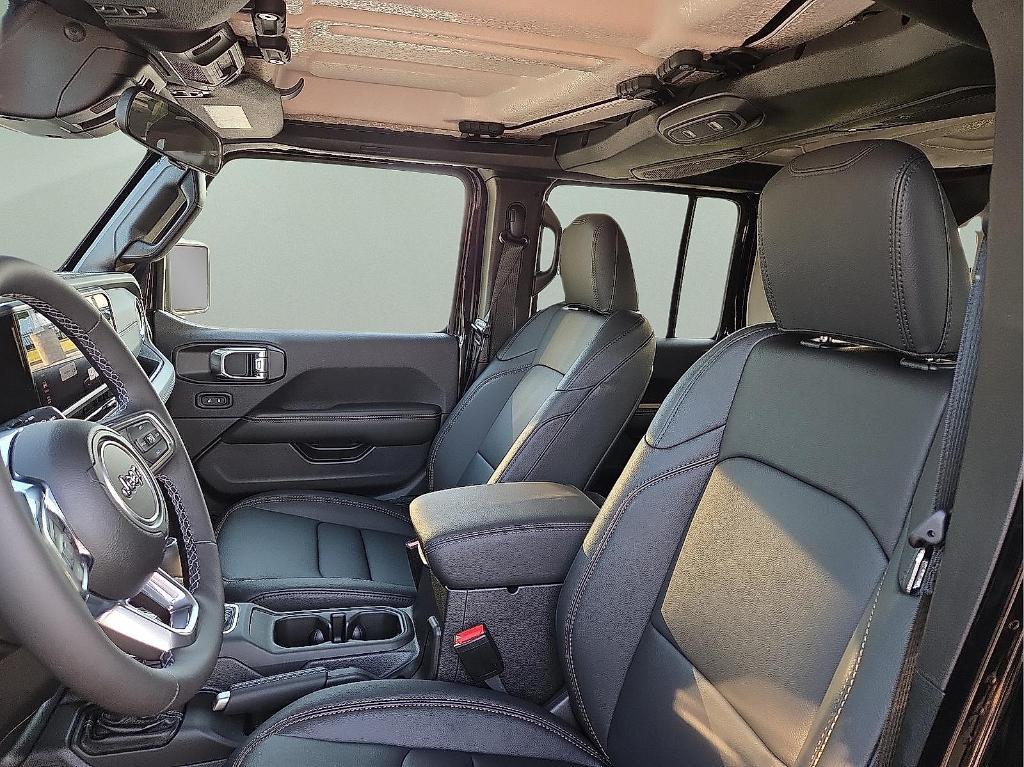new 2025 Jeep Wrangler car, priced at $47,584