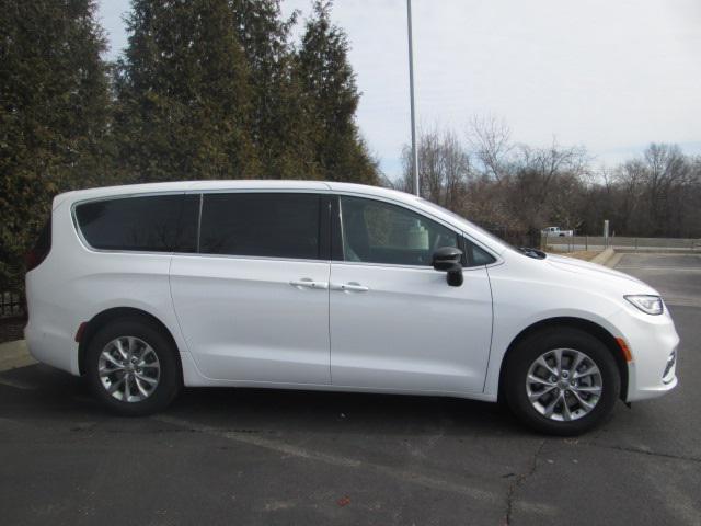 new 2025 Chrysler Pacifica car, priced at $45,806