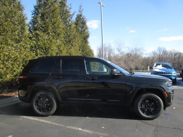 new 2025 Jeep Grand Cherokee car, priced at $40,372