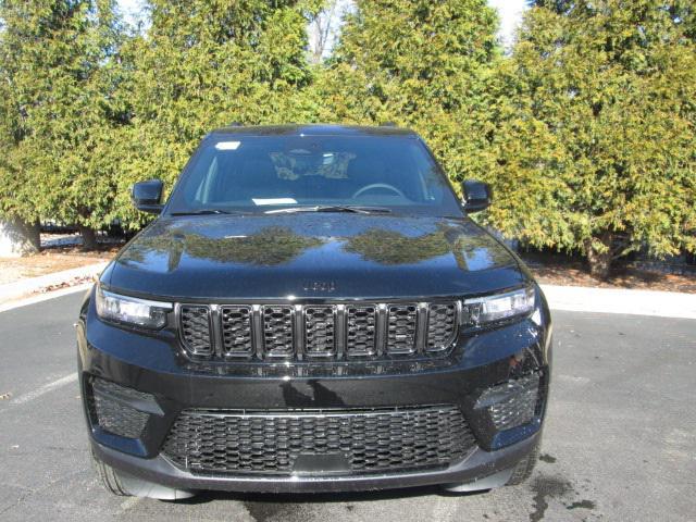 new 2025 Jeep Grand Cherokee car, priced at $40,372