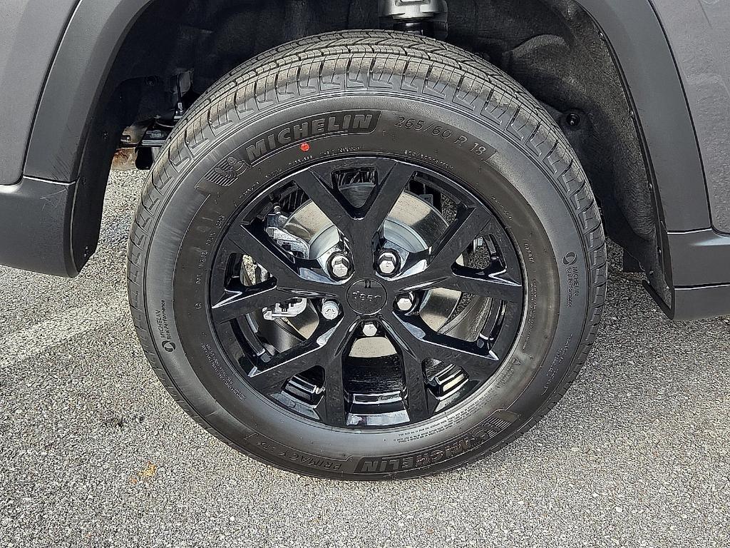 new 2025 Jeep Grand Cherokee car, priced at $37,225