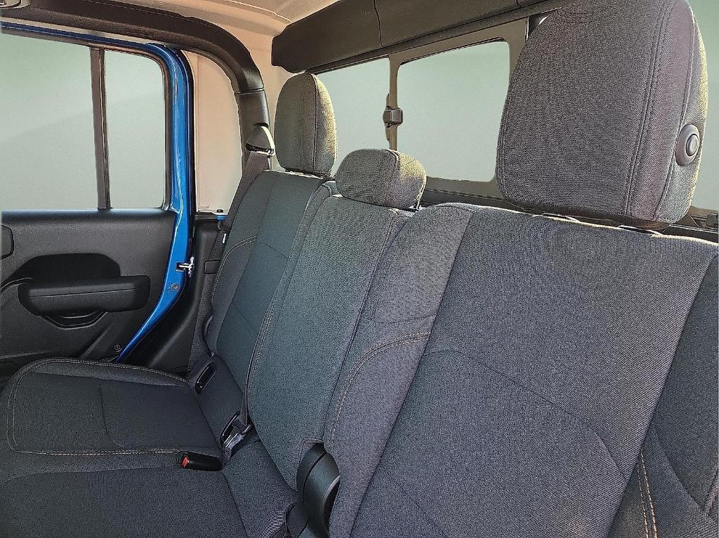 new 2025 Jeep Gladiator car, priced at $41,077