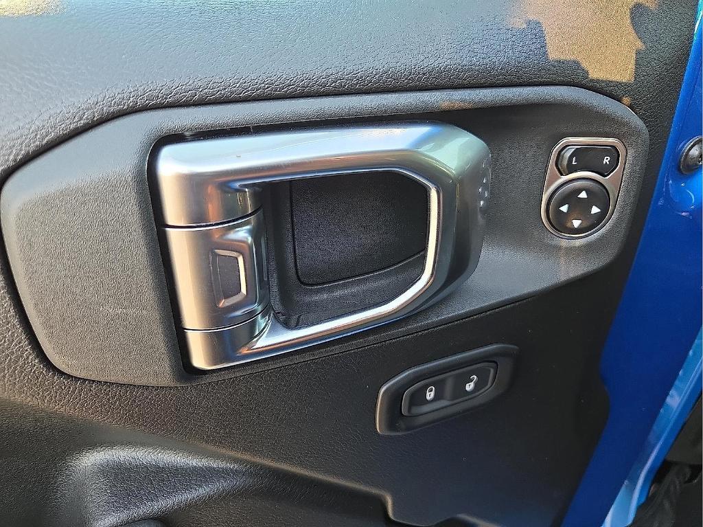 new 2025 Jeep Gladiator car, priced at $41,077