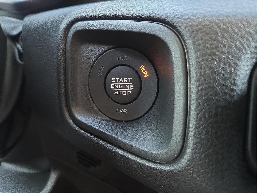 new 2025 Jeep Gladiator car, priced at $41,077