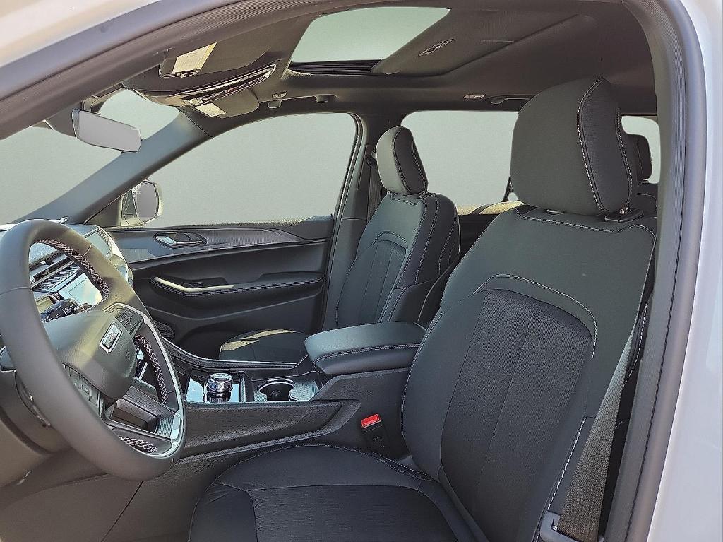 new 2025 Jeep Grand Cherokee car, priced at $37,494