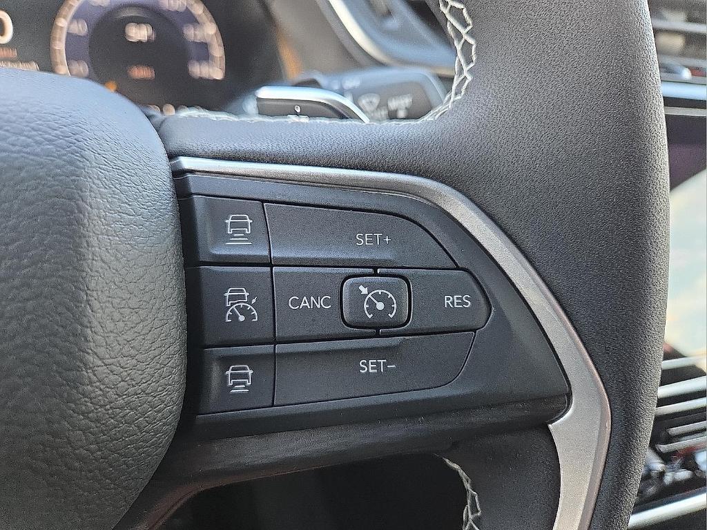 new 2025 Jeep Grand Cherokee car, priced at $37,494