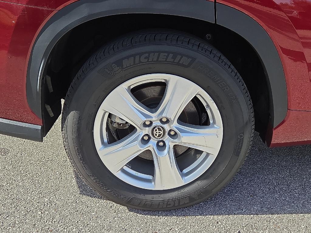 used 2024 Toyota Highlander car, priced at $33,605