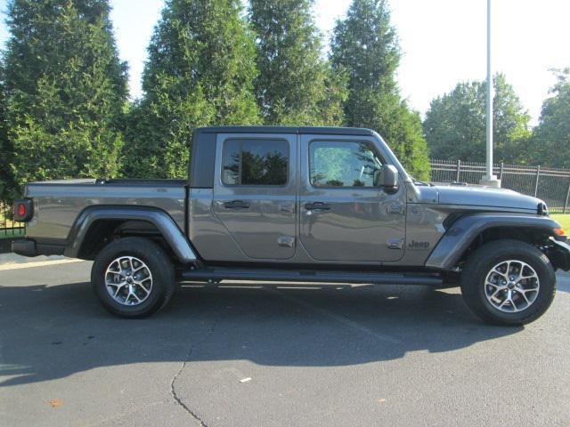 new 2024 Jeep Gladiator car, priced at $40,743