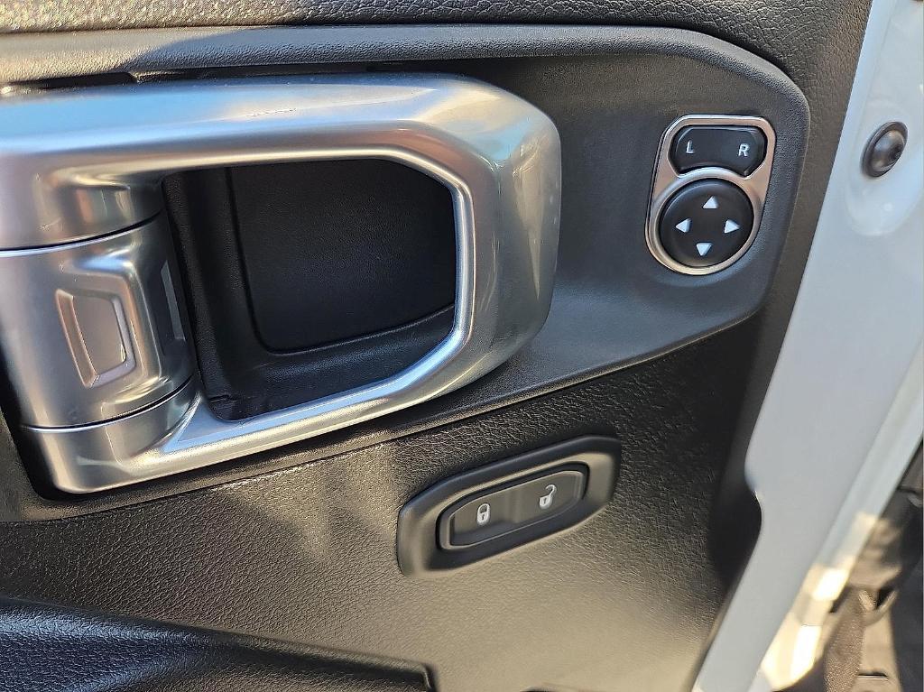 new 2025 Jeep Wrangler car, priced at $51,165