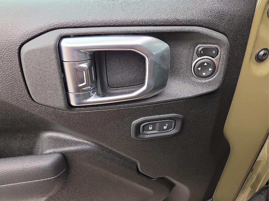 new 2025 Jeep Wrangler car, priced at $43,792
