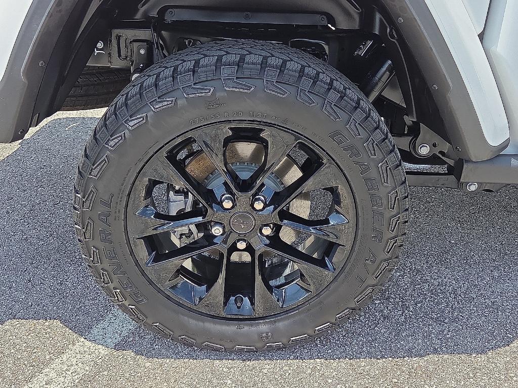 new 2025 Jeep Gladiator car, priced at $38,170