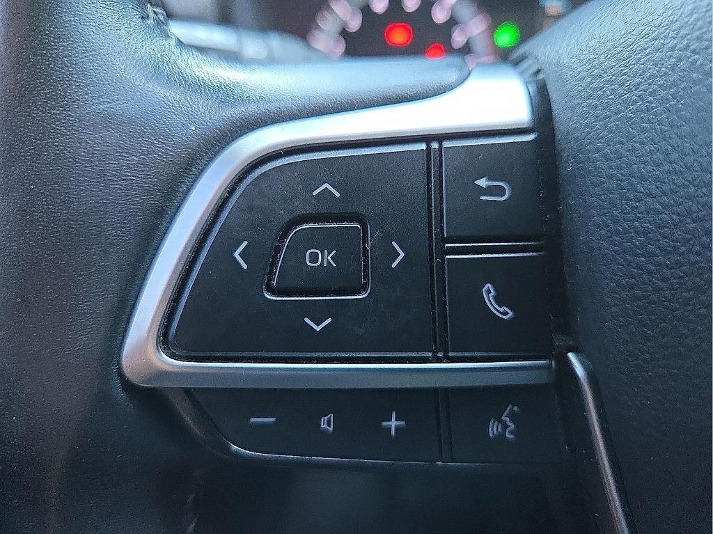 used 2021 Toyota Highlander car, priced at $24,990
