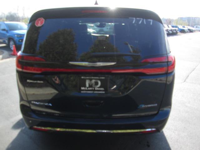 new 2025 Chrysler Pacifica Hybrid car, priced at $40,691