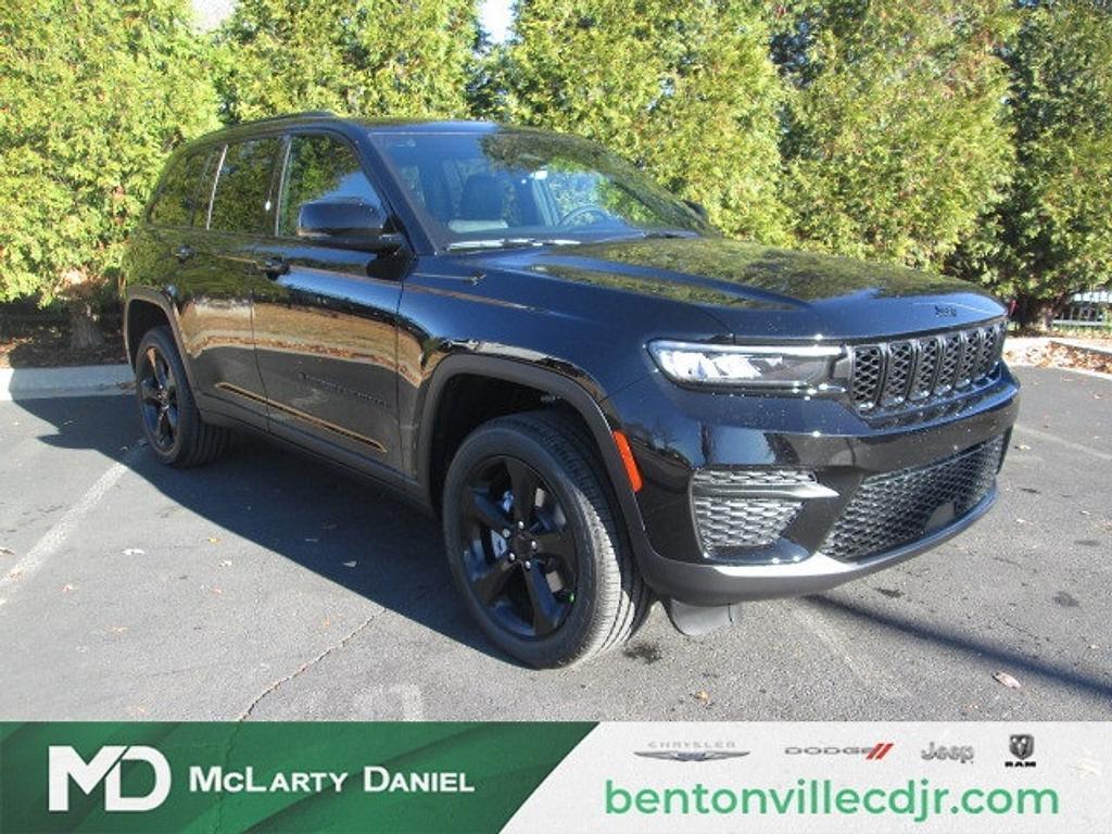 new 2025 Jeep Grand Cherokee car, priced at $38,857