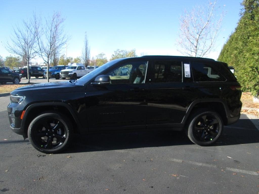 new 2025 Jeep Grand Cherokee car, priced at $38,857