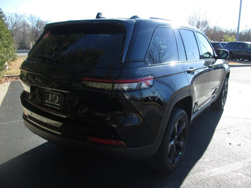 new 2025 Jeep Grand Cherokee car, priced at $38,857