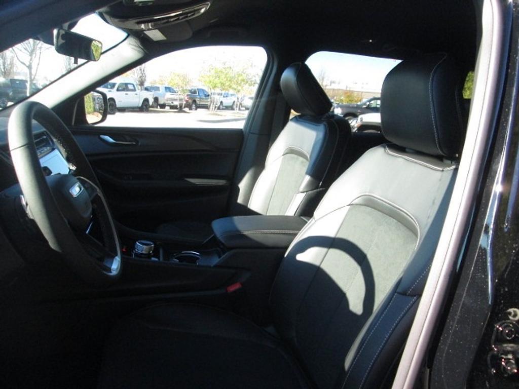 new 2025 Jeep Grand Cherokee car, priced at $38,857