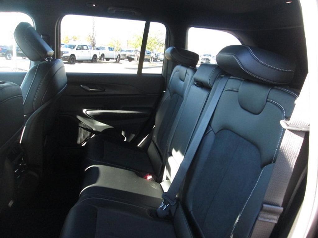 new 2025 Jeep Grand Cherokee car, priced at $38,857