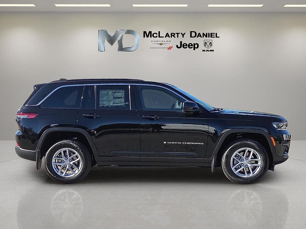 new 2025 Jeep Grand Cherokee car, priced at $38,041