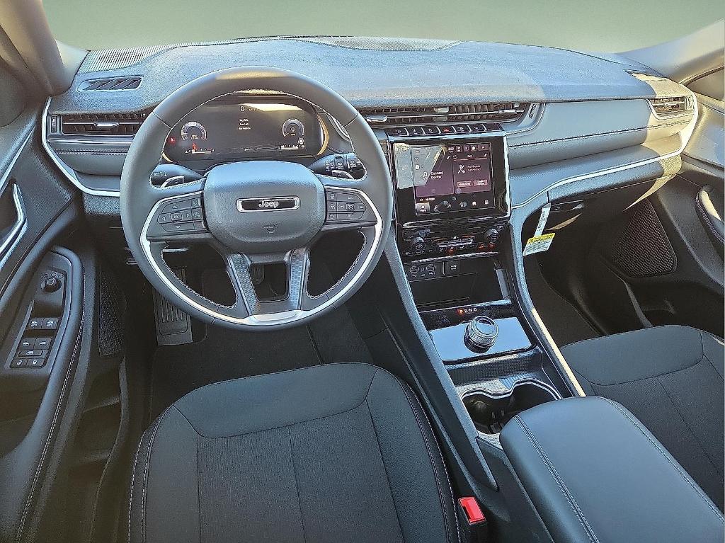 new 2025 Jeep Grand Cherokee car, priced at $38,041