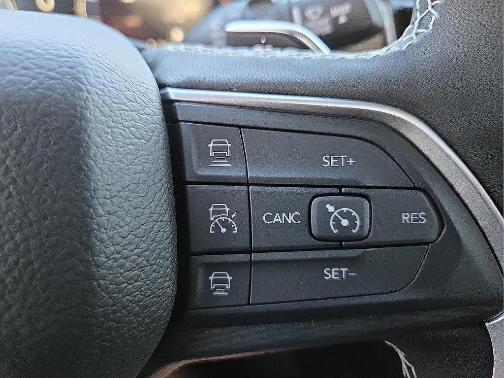 new 2025 Jeep Grand Cherokee car, priced at $38,041