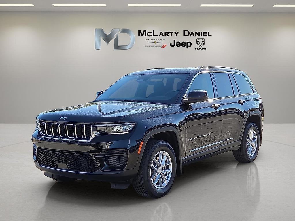 new 2025 Jeep Grand Cherokee car, priced at $38,041