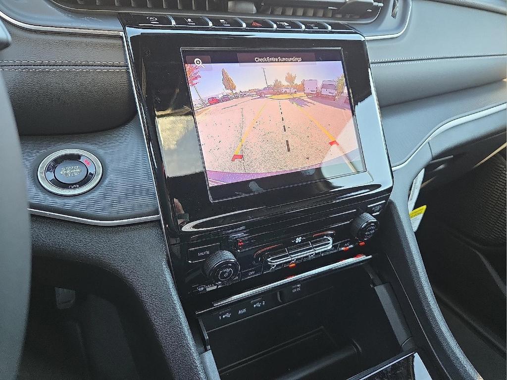 new 2025 Jeep Grand Cherokee car, priced at $38,041