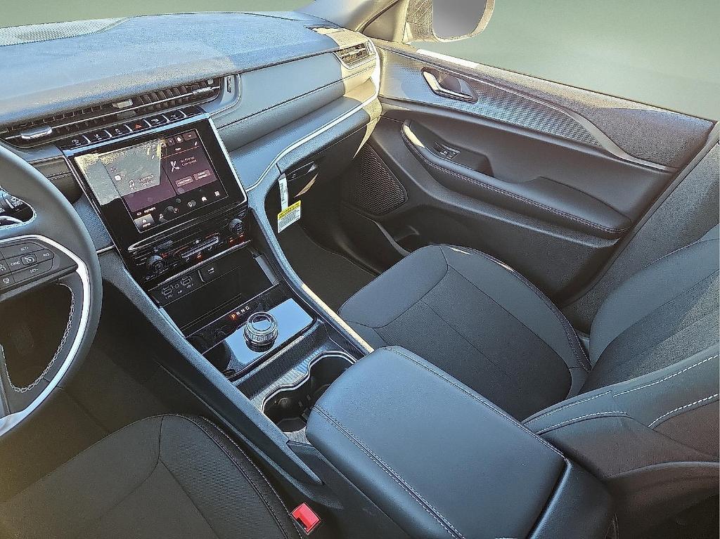 new 2025 Jeep Grand Cherokee car, priced at $38,041