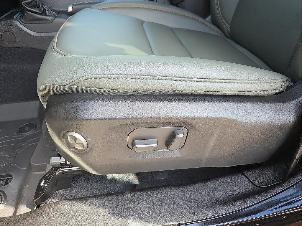new 2025 Jeep Gladiator car, priced at $51,974