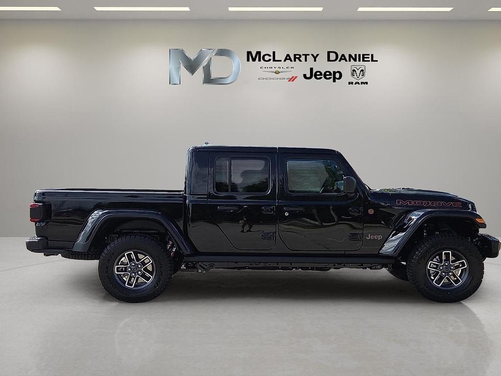 new 2025 Jeep Gladiator car, priced at $51,974