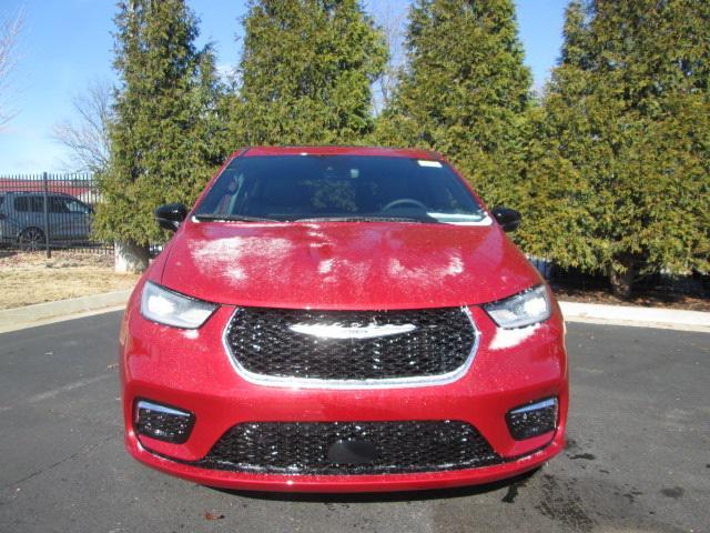 new 2025 Chrysler Pacifica car, priced at $45,490