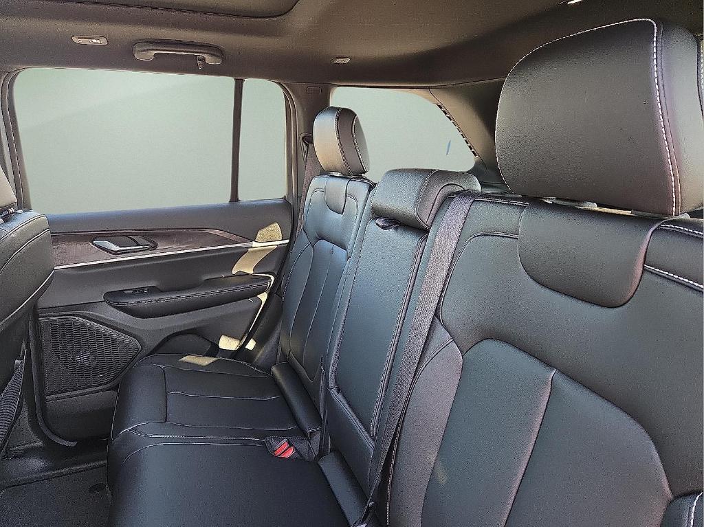 new 2025 Jeep Grand Cherokee car, priced at $46,090