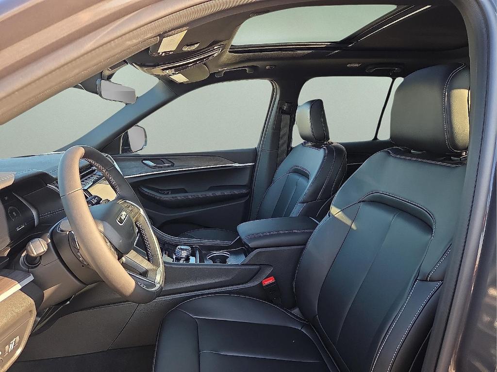 new 2025 Jeep Grand Cherokee car, priced at $46,090