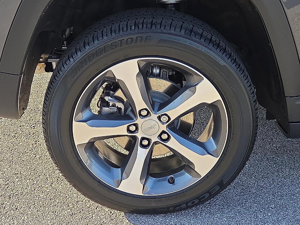 new 2025 Jeep Grand Cherokee car, priced at $46,090
