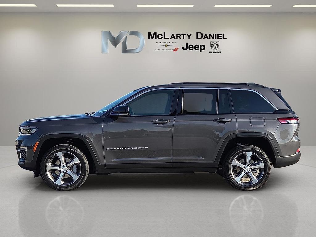 new 2025 Jeep Grand Cherokee car, priced at $46,090