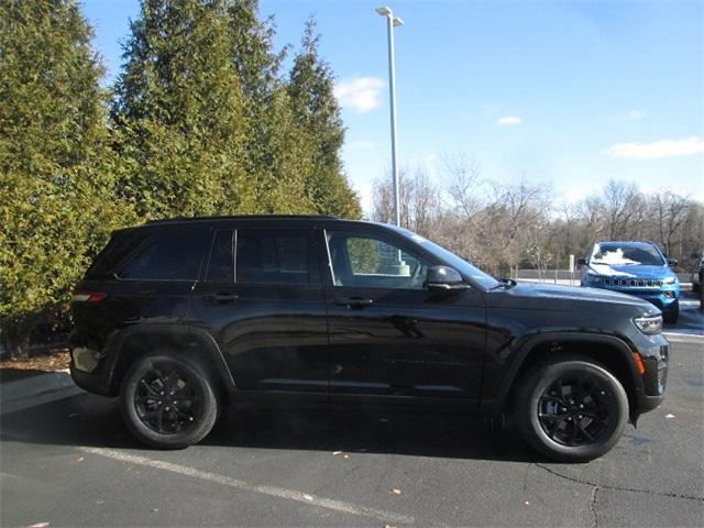 new 2025 Jeep Grand Cherokee car, priced at $38,739