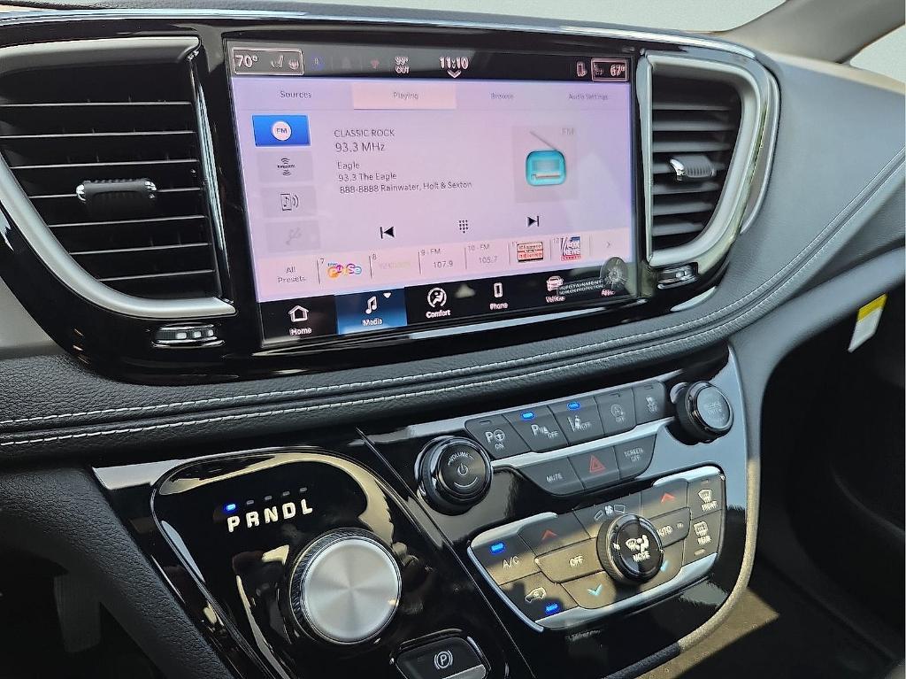 new 2025 Chrysler Pacifica car, priced at $42,401