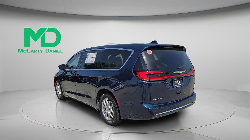 new 2025 Chrysler Pacifica car, priced at $42,401