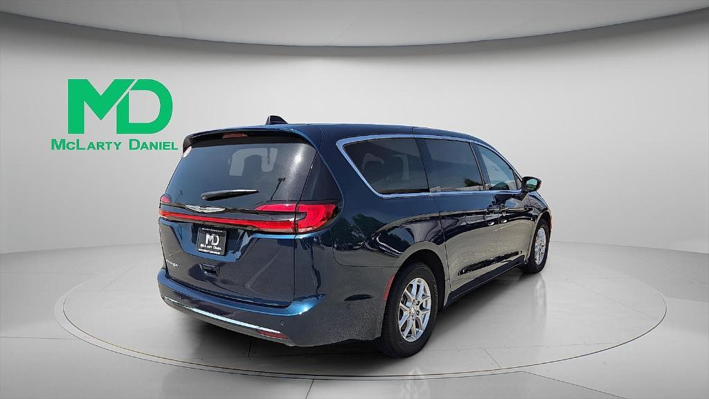 new 2025 Chrysler Pacifica car, priced at $42,401