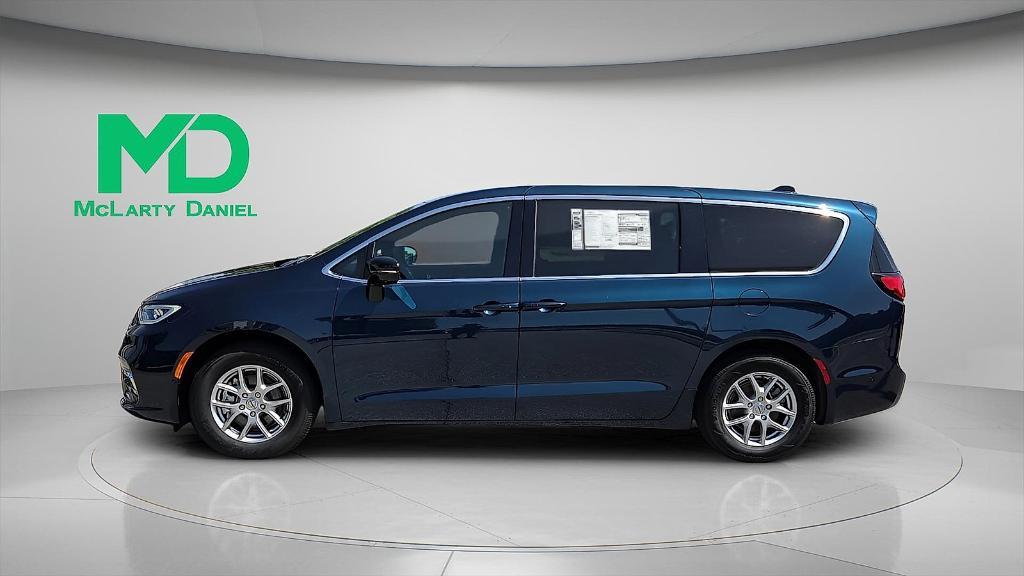 new 2025 Chrysler Pacifica car, priced at $42,401