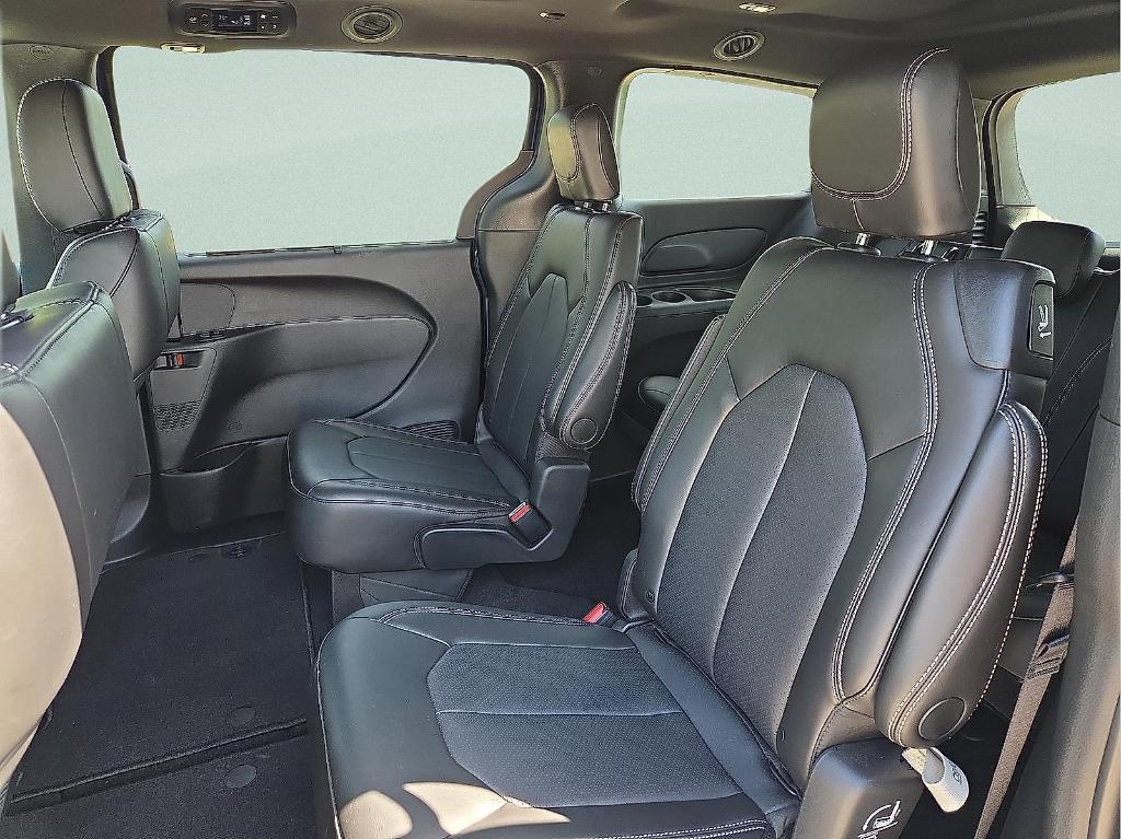 new 2025 Chrysler Pacifica car, priced at $42,401