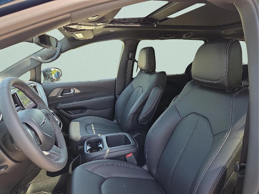 new 2025 Chrysler Pacifica car, priced at $42,401