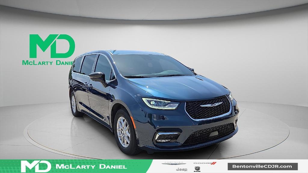 new 2025 Chrysler Pacifica car, priced at $42,401