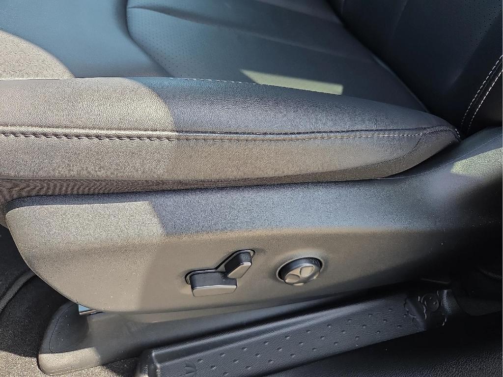 new 2025 Chrysler Pacifica car, priced at $42,401