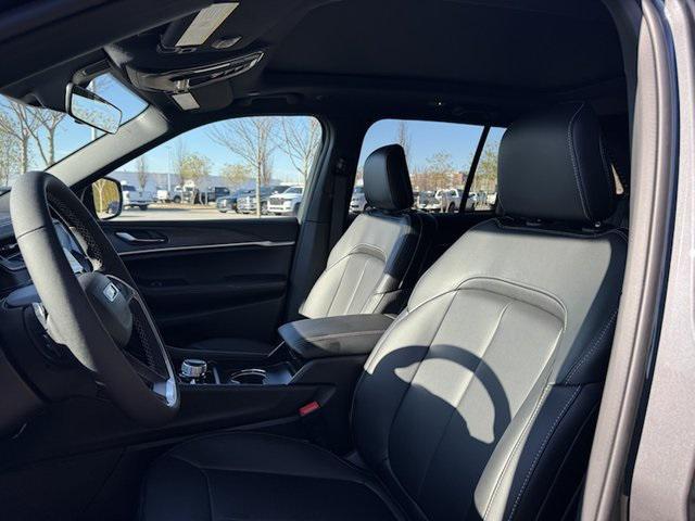 new 2025 Jeep Grand Cherokee car, priced at $50,172