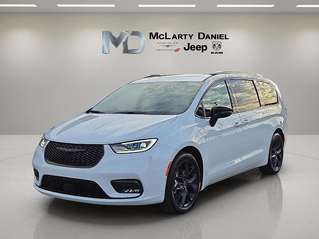 new 2026 Chrysler Pacifica car, priced at $48,874