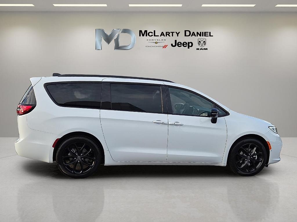 new 2026 Chrysler Pacifica car, priced at $48,874